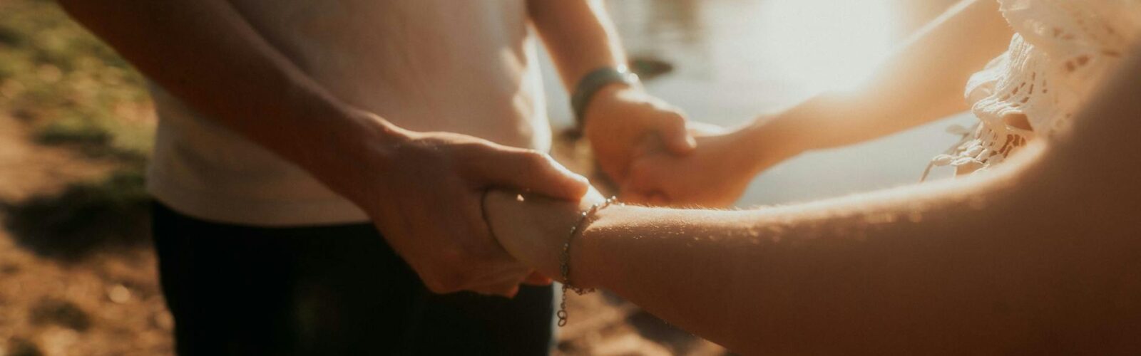 romantic couple holding hands in buenos aires
